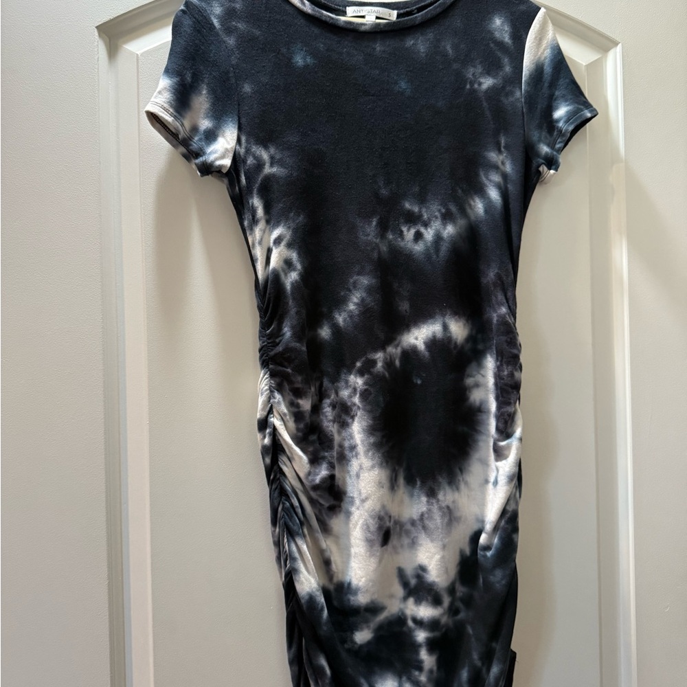 Chic Monochrome Tie-Dye Mini Dress